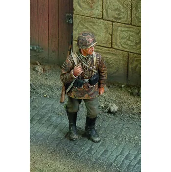 Plastikový model Royal Model 1/35 Waffen SS Ardennes