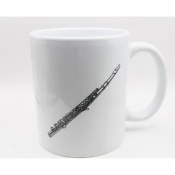 Bílý hrnek s potiskem hudebního nástroje příčná flétna