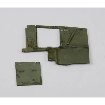 Plastikový model Royal Model 1/35 Engine cover Universal Carrier