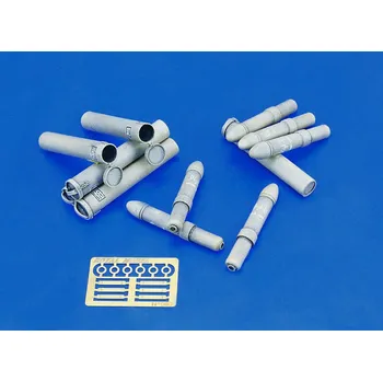 Plastikový model Royal Model 1/35 15 cm Panzerwefer 42 rockets