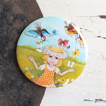 Dekorativní magnet Zuzana Honsová Holčička a motýlci magnet 56 mm
