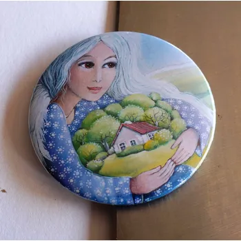 Dekorativní magnet Zuzana Honsová Andělka co chrání domov magnet 56 mm