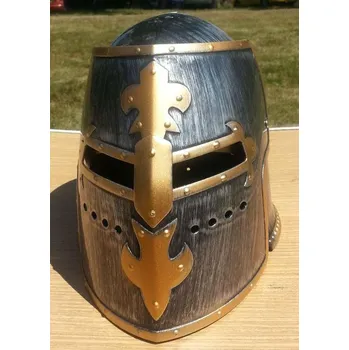 Dřevěná hračka Rytíř - helma s výklopným hledím, má zlaté obrysy