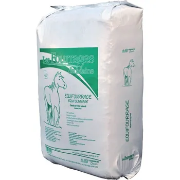 Krmivo pro hospodářské zvíře Balená senáž pro koně, skot, ovce a kozy Equifourrage 19 kg z kvalitní mladé luční trávy