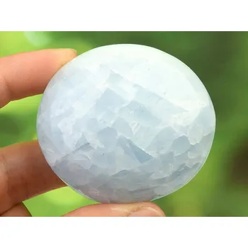 Přírodní kámen Modrý kalcit hladký kámen (135g)