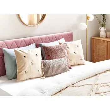 Dekorativní polštářek Sada 2 dekorativních polštářů béžové s motivem včel 45 x 45 cm sametové polyester moderní glamour dekorační doplněk Beliani