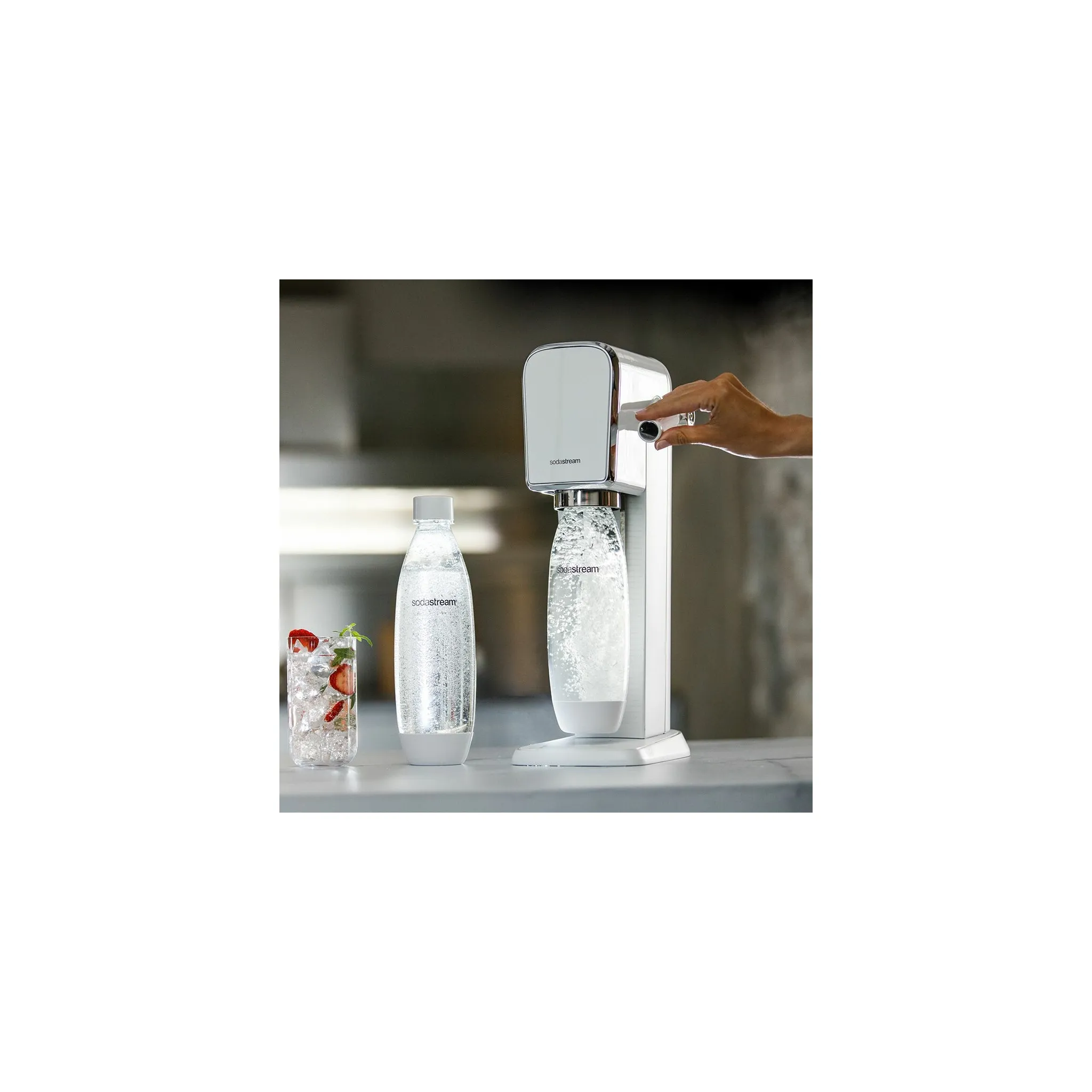 Fotografie 2 - Výrobník sody SodaStream Art bílý + 1 lahev