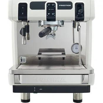 Kávovar Faema Prestige A/1 je kompaktní, ale plnohodnotný profesionální jednopákový kávovar s klasickým italským systémem tepelného výměníku, vhodný pro malé kavárny, kanceláře nebo bistro provozy. Nabízí vysokou stabilitu, přesnou teplotní kontrolu, elegantní de