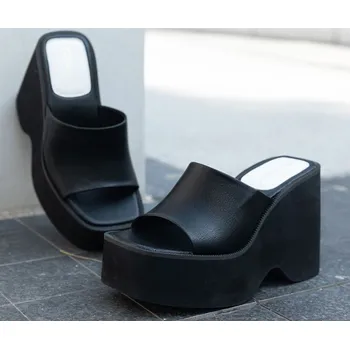 Dámské pantofle Dámské pantofle na vysoké platformě s módní hranatou špičkou Barva: Černá, Velikost EUR: 39