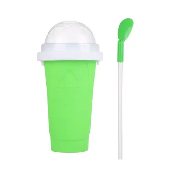 Kelímek na výrobu ledové tříště Squeezy Freezy