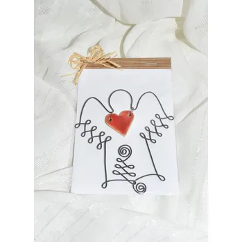 Vánoční dekorace Drátěný andílek s červeným keramickým srdíčkem