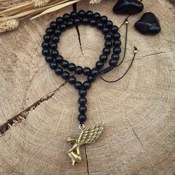 Růženec Estemia Růženec do auta z onyxu, se zlatým přívěskem Anděla Strážce z chirurgické oceli Růžová