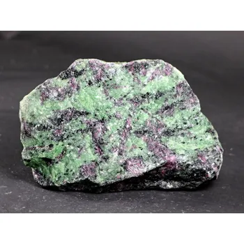 Drahý kámen Magieprirody.cz Rubín v zoisitu surový kámen 1.940 kg - Tanzánie #K56