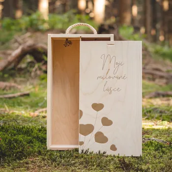 Dřevěná krabička na víno MOJI LÁSCE Rozměr: Na dvě láhve vína