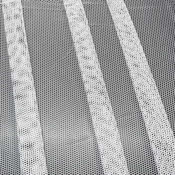 Síťovaná záclona obšití okrajů 280