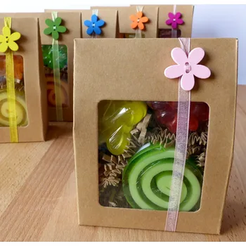 Kosmetická sada Dárkový mýdlový balíček s kytičkou (Dárková sada mýdel s kozím mlékem)