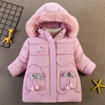 Dívčí teplý zimní kabát s kapucí s kožešinkou - mašličky s bambulkami Barva: Růžová, Velikost: 120/5T