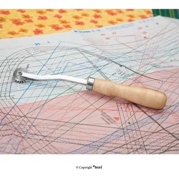 Rádlo s dřevěnou rukojetí -jehličky