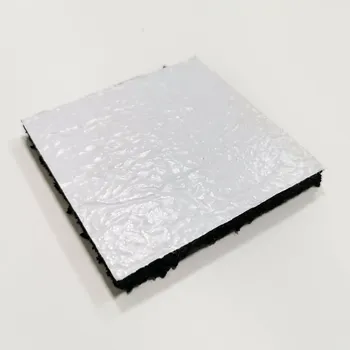 Stavební fólie Gumová podložka s ALU folií pod konstrukci fotovoltaické elektrárny na střechu s hydroizolací z PVC fólie FLOMA UniPad ALU - 20 x 20 x 1 cm