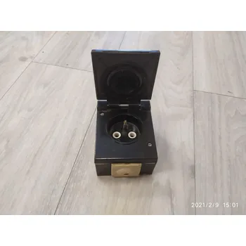 Elektrická zásuvka SEZ Stará bakelitová zásuvka - skříň do vlhka Varianta: Komplet