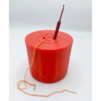 Nerozbitný box na klubíčko červený (13cm)