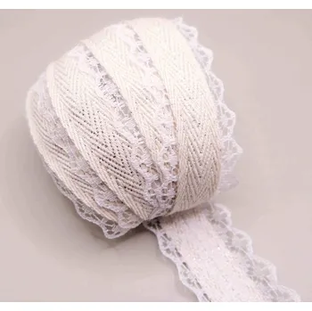 Stuha Bavlněná stuha se stříbrným leskem, ozdobená krajkou - smetanová, bílá - šíře 2,8 cm