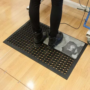 Rohožka Černá gumová protiúnavová protiskluzová olejivzdorná rohož (75% nitrilová pryž) - délka 90 cm, šířka 60 cm, výška 1,4 cm