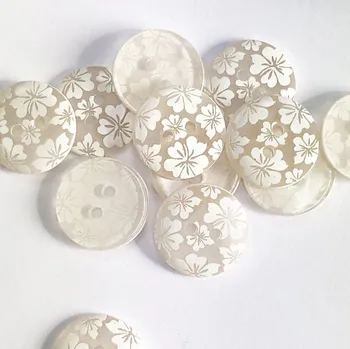 Knoflík GU356, Plastový knoflík, průhledný s bílým květem 17 mm / 1 kus