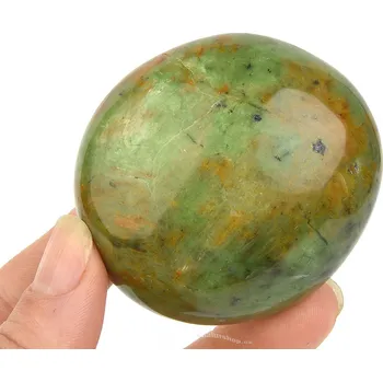 Přírodní kámen Chryzopras oblý kámen z Madagaskaru 142g
