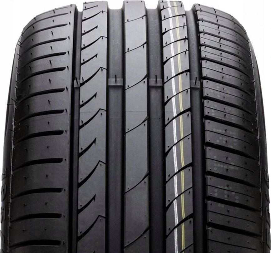 foto-letn-osobn-pneu-tracmax-tyres-x-privilo-tx3-195-50-r20-93-v
