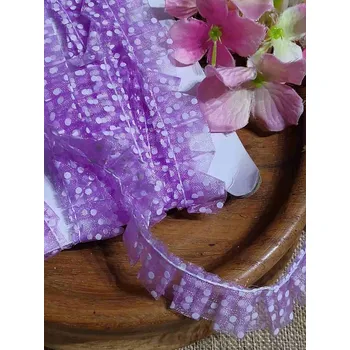 Krajka Oděvní prýmek šíře 20 mm s volánkem puntíky fialková