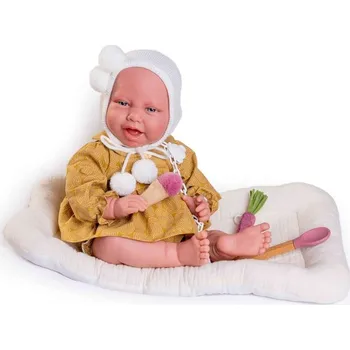 Panenka Realistická panenka - miminko - holčička - Carla v hořčicových šatičkách od firmy Antonio Juan ve Španělsku (Recién Nacida Carla mostaza con cuna-parque)