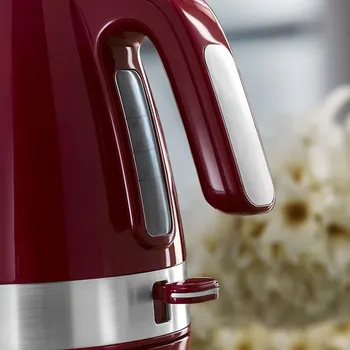 rychlovarná konvice De'Longhi Active Line Kettle KBLA2001.R – ukazatel hladiny vody