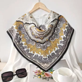 Šátek Hedvábný šátek Černo-žluté ornamenty 68x68 cm v dárkovém balení, WHITE ORCHID