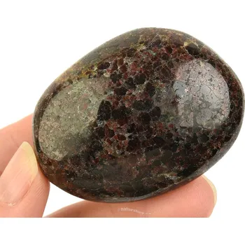 Přírodní kámen Hladký kámen granát z Madagaskaru 97g