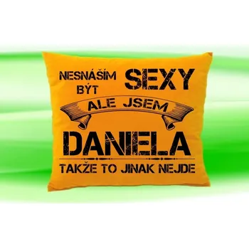 Dekorativní polštářek Polštář se jménem DANIELA Medový (polštářek nesnáším být sexy ale jsem ???)