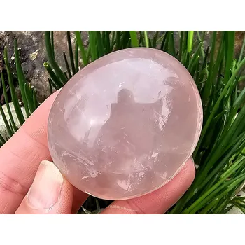 Přírodní kámen Růženín hladký kámen z Madagaskaru 110g