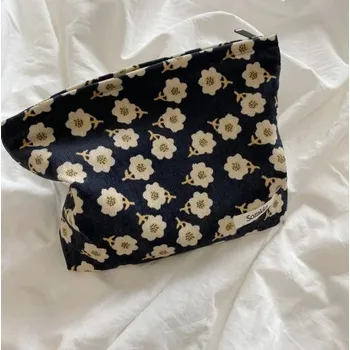Kosmetická taška Kosmetická taštička - květinový vzor - 6