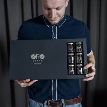 Dárkový potravinový koš Dárkový set 18 druhů výběrových káv