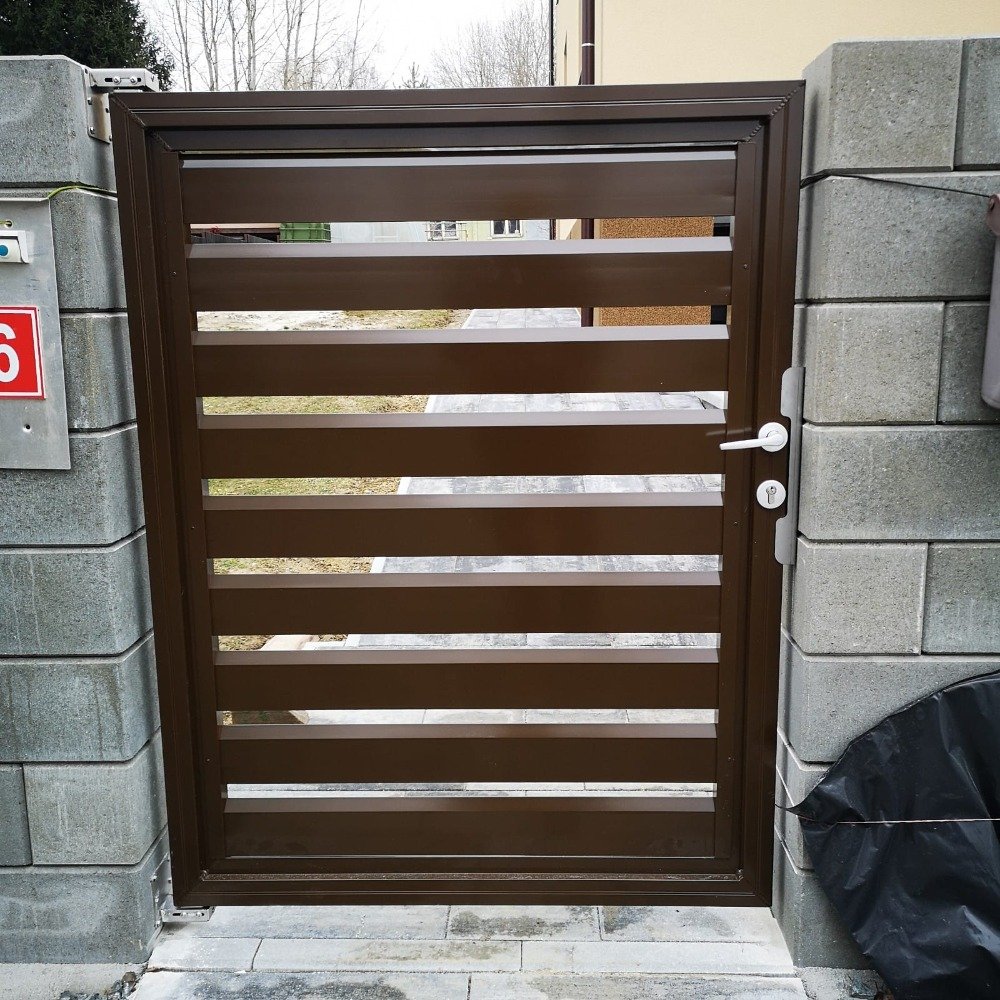 FL BRÁNY Vstupní branka, šířka 120 cm, výška 150 cm, lakovaný rám, výplň Aztec bez laku