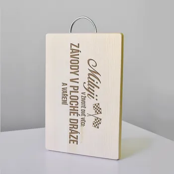 Žertovný předmět Miluji v životě dvě věci: závody v ploché dráze a vaření - kuchyňská prkénka