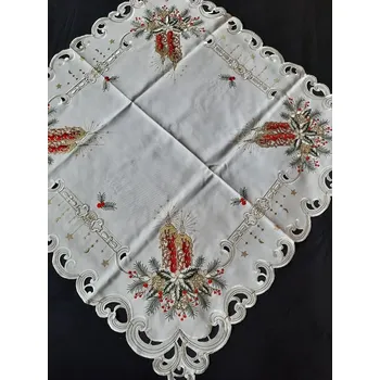 Vánoce UBRUS vyšívaný 85 x 85 vánoční šampáňo + červená svíčka