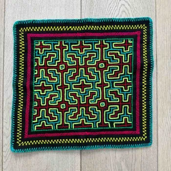 Shipibo vyšívaná Ceremoniální dečka - Vibraciones