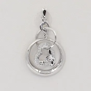 Přívěsek Stříbrný přívěsek s kamenem