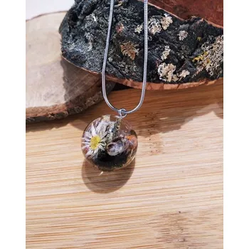 Náhrdelník VitaliaArt | Náhrdelník z pravých květů střední Lišejník, hloh, sedmikráska, mech - Vitalia Art 0001624