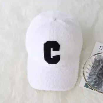 Kšiltovka Roztomilá podzimní teplá kšiltovka - Bílý