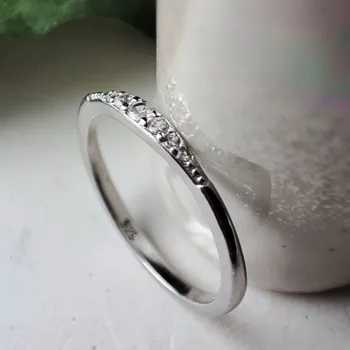 Prsten Prstýnkárna Stříbrný prsten Obejmu Tě AG 925 ≤ 1,3g Velikost prstenu: 7 (54/55)