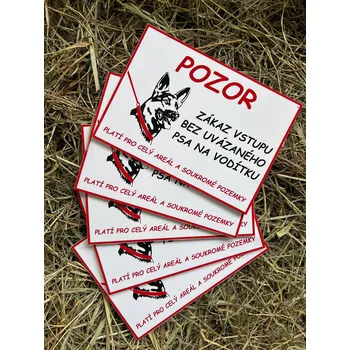 Domovní cedule x Cedulka pes na vodítku v celém areálu a na soukromých pozemcích