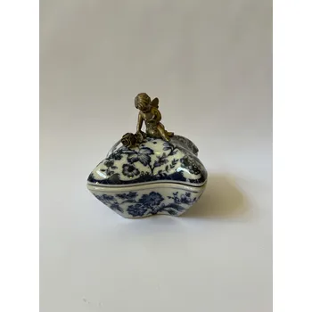 PORCELÁNOVÁ DÓZA S VÍKEM A MOSAZNÝM ANDĚLEM 16 cm