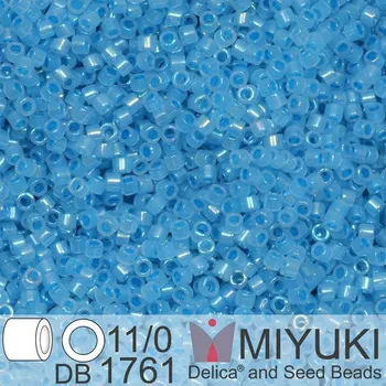 Korálek Korálky Miyuki Delica 11/0. Barva Sparkling Sky Blue Lined Opal AB DB1761. Balení 5g